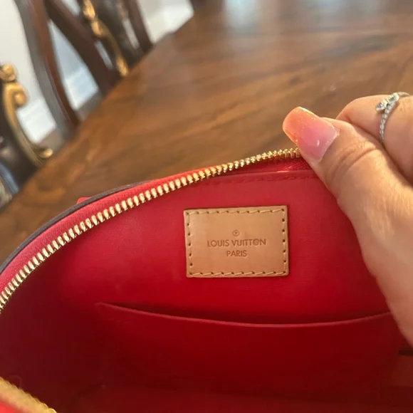 Louis Vuitton Red Vernis Crossbody Bag with Monogram - Picture 3 of 14